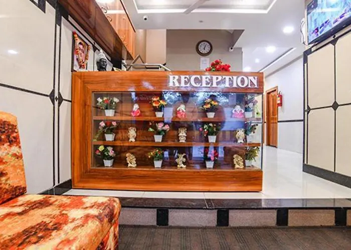 Fabhotel Royal Palace